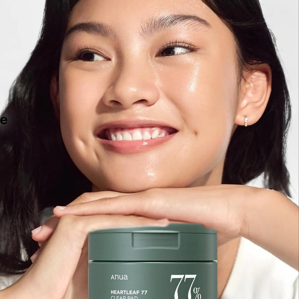 Anua Heartleaf 77% Clear Pad packaging displayed with minimalist Korean skincare styling
