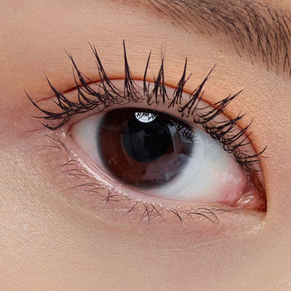 CLIO Kill Lash Superproof Mascara Long Curling applied on eyelashes for lifted and defined lashes