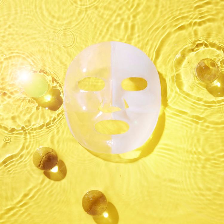 Transparent hydrogel face mask infused with snail mucin for brightening, hydration, and smooth glass skin effect