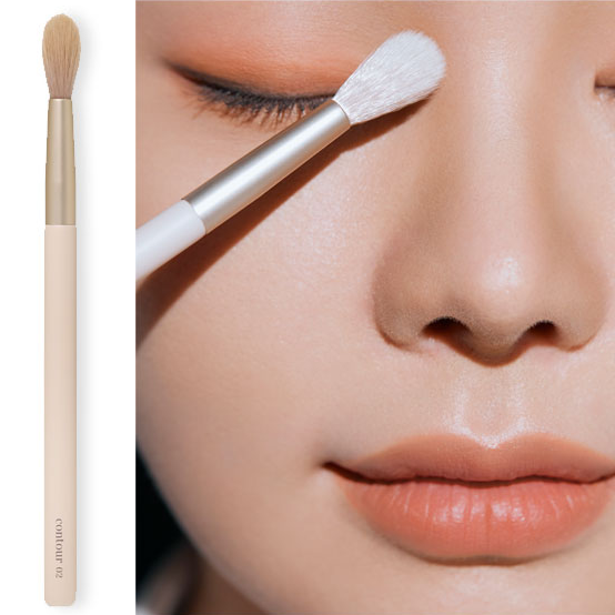 Etude small contour brush close-up for nose definition