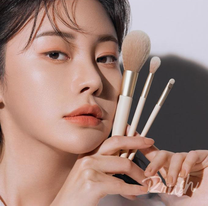 Woman holding Etude contour brushes for makeup routine