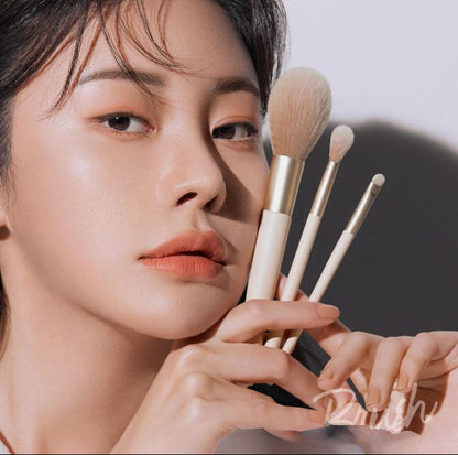 Woman holding Etude contour brushes for makeup routine