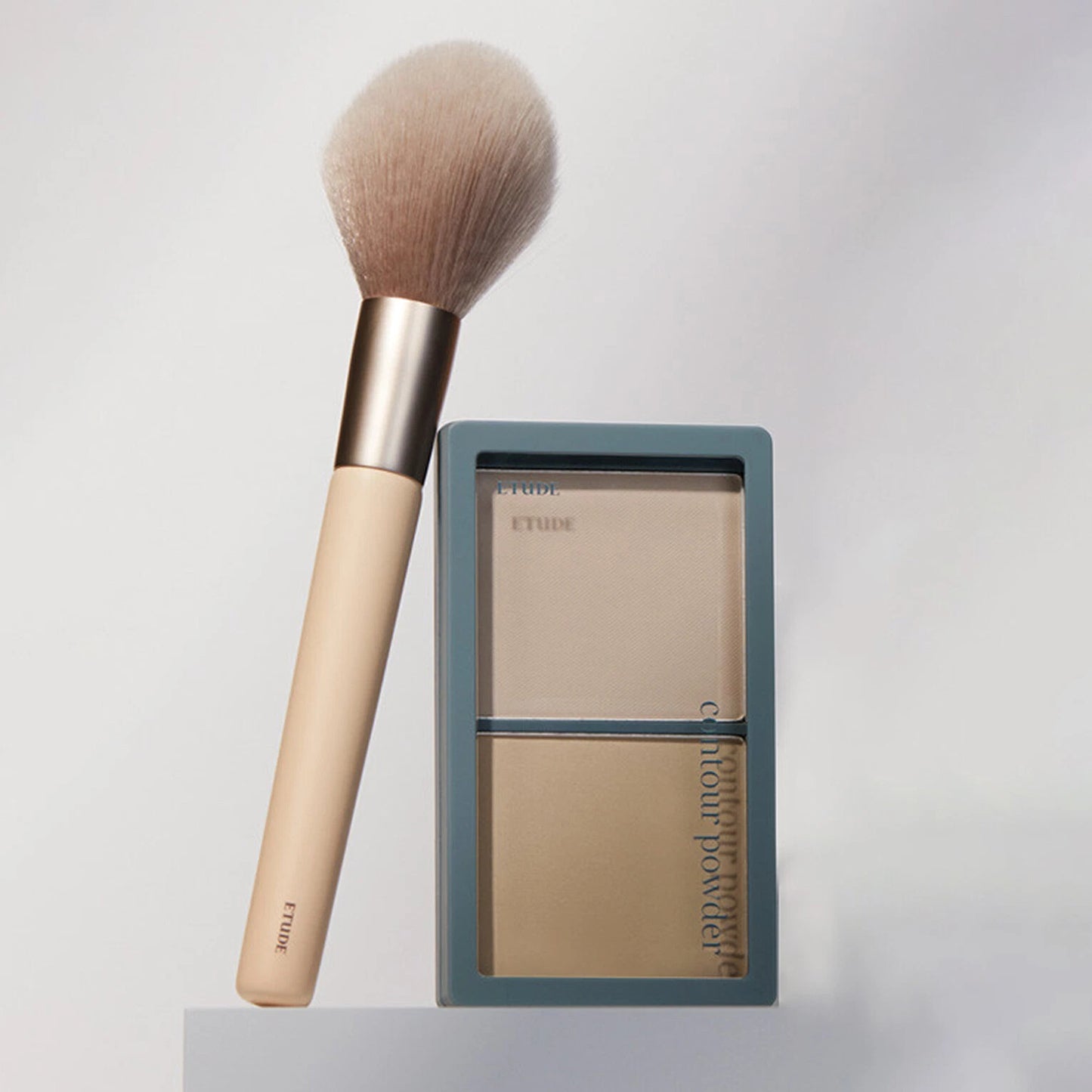 Etude face contour brush with soft bristles for blending makeup