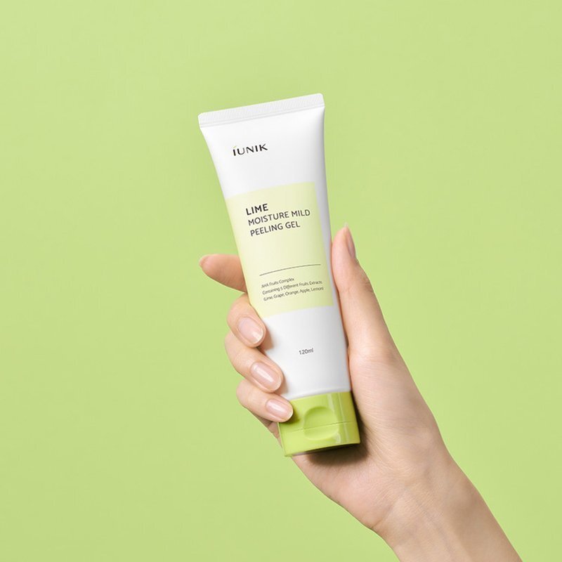 iUNIK Lime Moisture Mild Peeling Gel held in hand demonstrating easy application