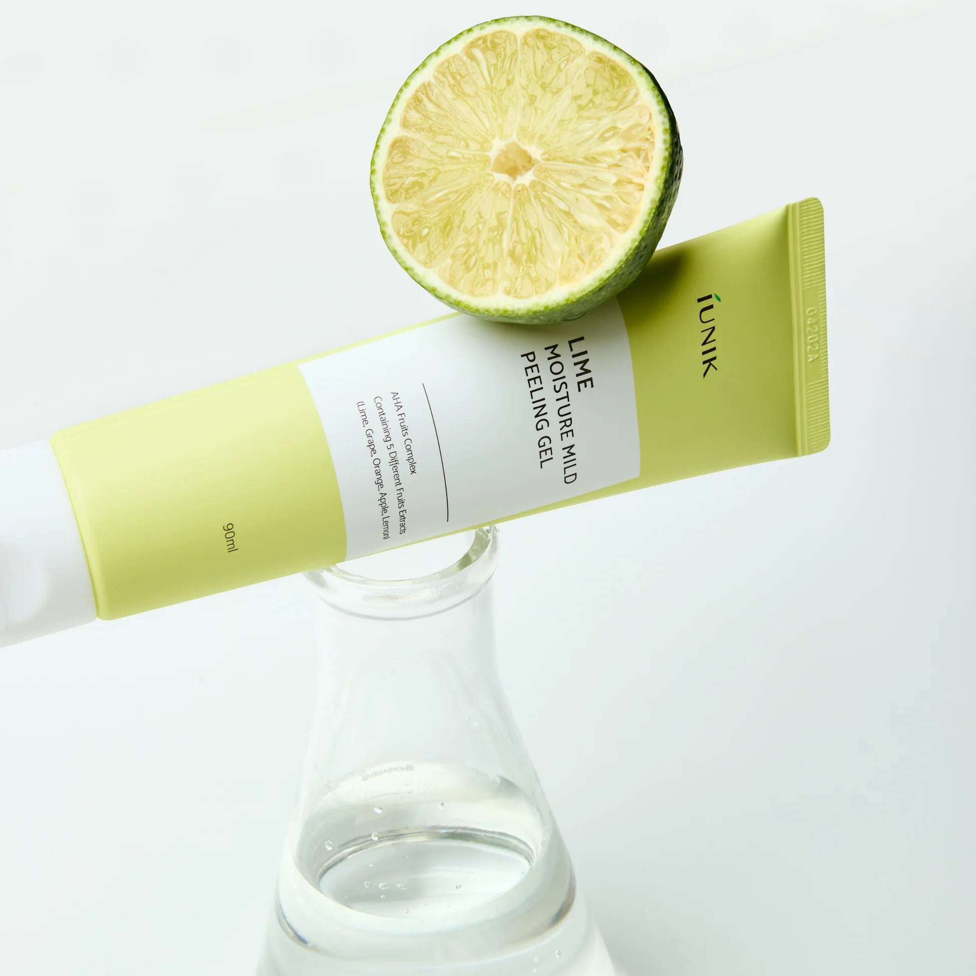 iUNIK Lime Moisture Mild Peeling Gel with fresh lime slices highlighting brightening ingredients
