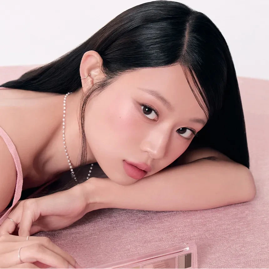 model wearing peripera All Take Mood Palette 05 No Acorn Passes By Autumn showing soft eye look