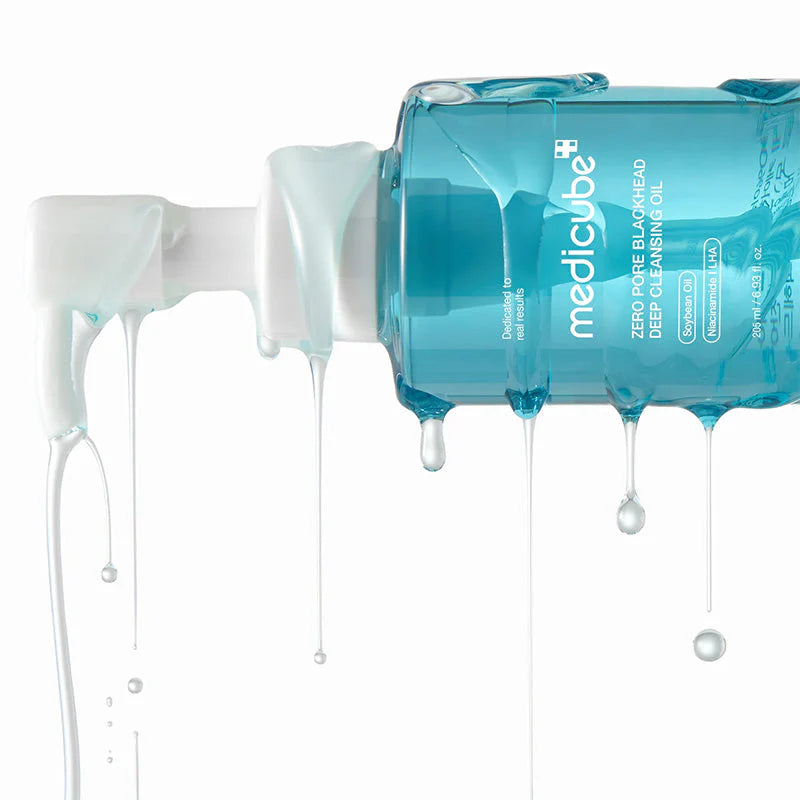medicube Zero Pore Blackhead Deep Cleansing Oil bottle with water droplets deep cleansing oil texture concept