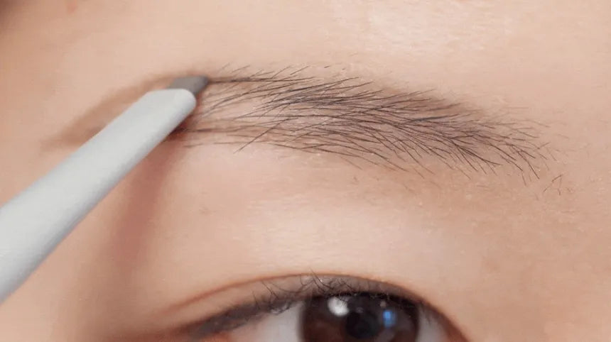 Romand Han All Flat Brow Long-lasting formula helps keep brows in place throughout the day