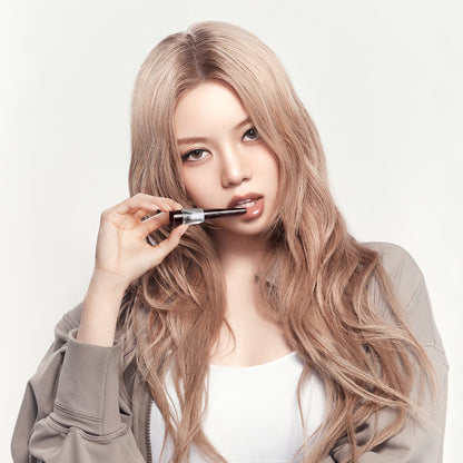 VT Cosmetics Reedle Shot Lip Plumper Expert applied on lips gloss