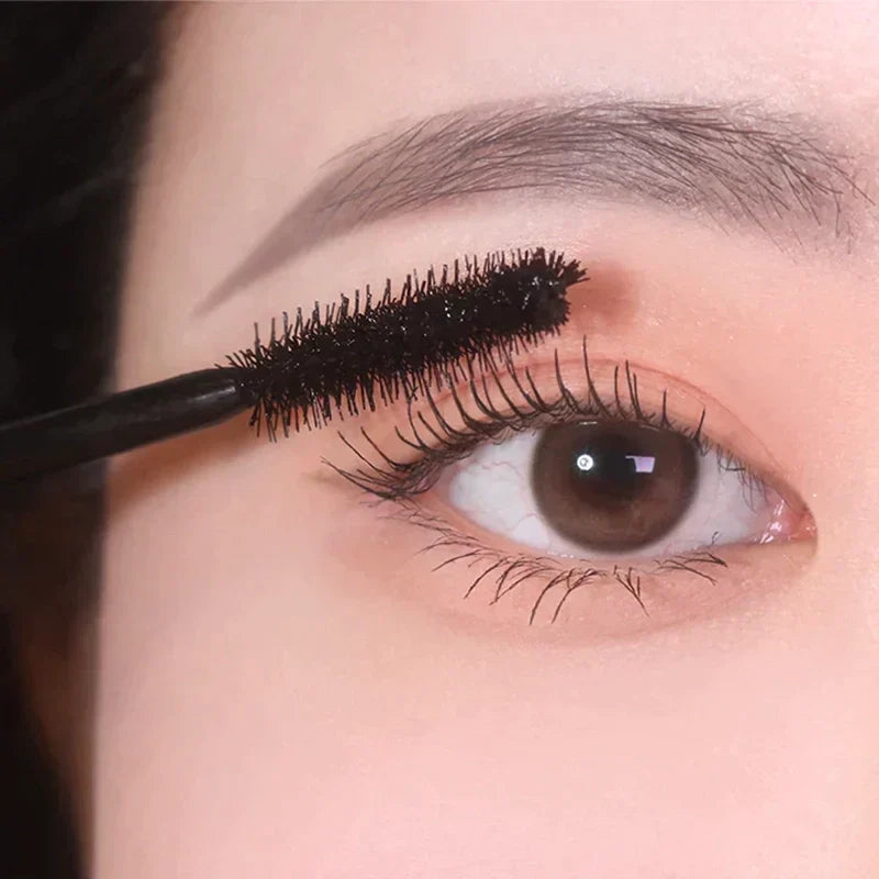 heimish Dailism Smudge Stop Mascara Volume applied on eyelashes for thicker and defined lashes