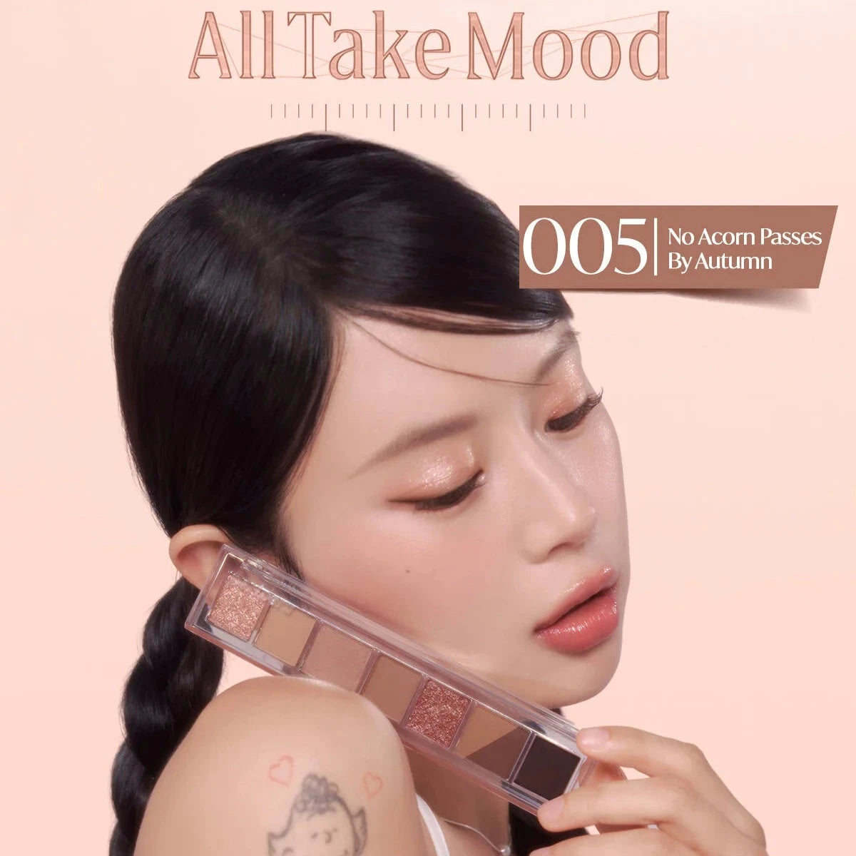 model holding peripera All Take Mood Palette 05 No Acorn Passes By Autumn demonstrating usage