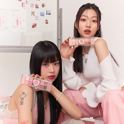 models holding peripera All Take Mood Like Palette demonstrating everyday makeup looks